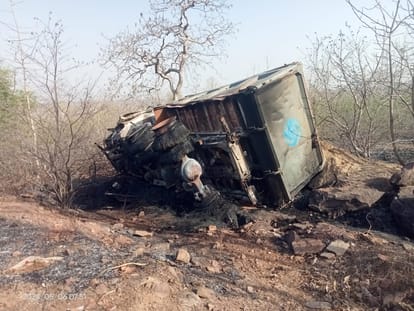 Fire broke out after a dumper filled with sand overturned in Kumhari on Damoh Katni State Highway