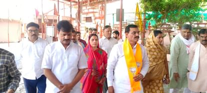 Khandwa News: कार्यकर्ताओं में जोश भरने खंडवा पहुंचे भाजपा प्रदेश अध्यक्ष वीडी शर्मा, दादाजी धाम में किए दर्शन Khandwa News: BJP state president VD Sharma reached Khandwa to energize the workers visit Dadaji Dham