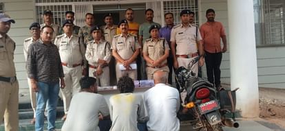 Damoh News: बैंक मैनेजर से लूट के आरोपी गिरफ्तार, नकाब उतरने से हो गई थी पहचान Accused of robbing bank manager arrested, identified after removing his mask