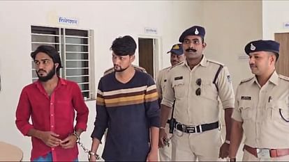 Khandwa News: दगाबाज दोस्त! प्लानिंग कर यार की गाड़ी से निकलवाए लाखों रुपये, अब पहुंच गया जेल Traitor friend planned and got lakhs of rupees taken out from the trunk of his friend's scooty