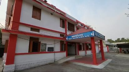 Damoh: वाटर शेड परियोजना में अनियमितता करने वाले 10 कर्मचारियों की सेवाएं समाप्त, जिला पंचायत CEO की कार्रवाई Irregularities in water shed project Services of all 10 employees of the department terminated