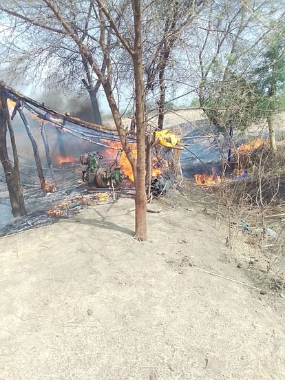 Fire broke out in a hut built in a farmer's field, agricultural equipment worth lakhs burnt to ashes