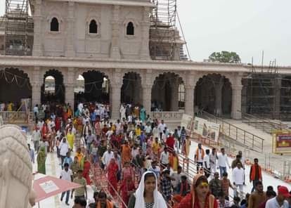 अयोध्या: सावन में 35 लाख भक्तों ने किए रामलला के दर्शन, औसत एक लाख लोग पहुंचे रोजाना, विदेशी भी आए Ayodhya: 35 lakh devotees visited Ramlala in Sawan, an average of one lakh people arrived daily, foreigners al