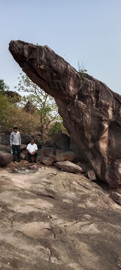 MP News: दमोह के भिलौनी गांव में मिली जंगली जानवरों की आकृति जैसी गुफाएं, इन पर किया जा रहा अध्ययन Damoh: People get excited after seeing the caves shaped like wild animals found in Bhiloni village