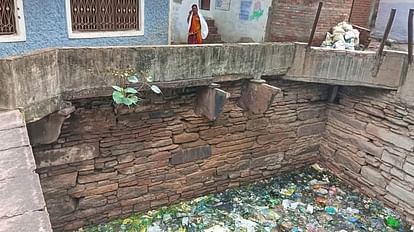 The ancient Machharya well built in 1428 needs conservation, even today the ward is recognized by the well