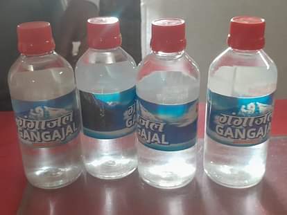 Hathras News: डाकघर में हो रही हरिद्वार के गंगाजल की बिक्री, बस देना होगा 30 रुपए Ganga water is being sold in the post office