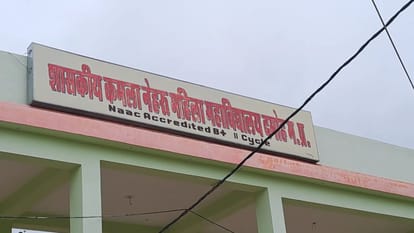 Damoh Missing girl students who left for college reached Mumbai, police left with their families