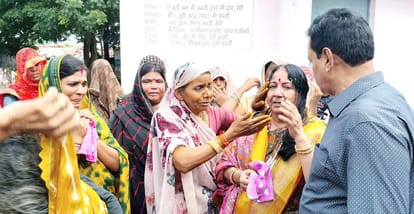 Got such love from the villagers on the retirement of the teacher in Ujjain