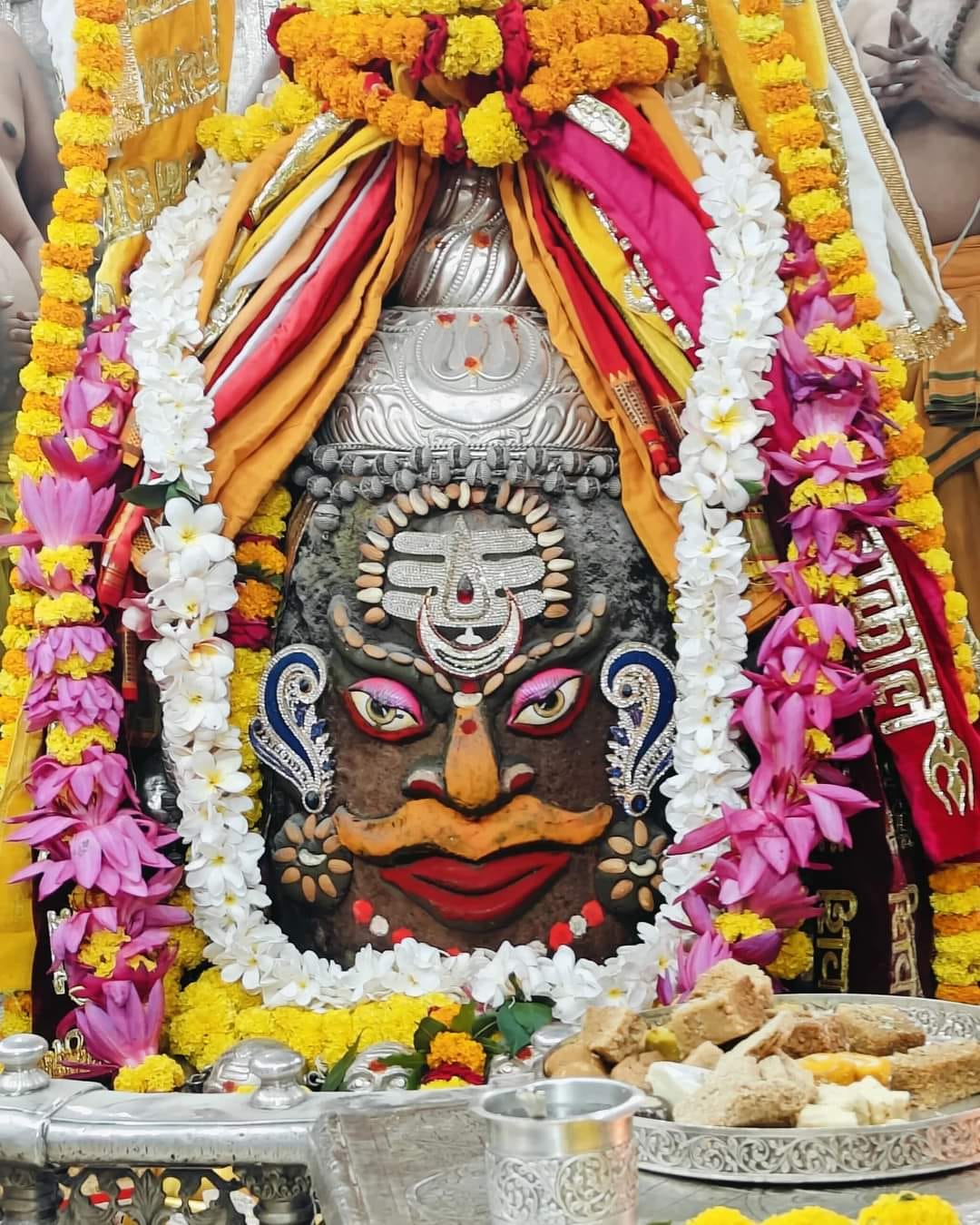 Today's Bhasmarti... Baba Mahakal decorated with Sun, Moon, Tripund and Bhang