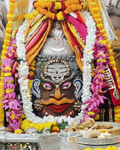 Today's Bhasmarti... Baba Mahakal decorated with Sun, Moon, Tripund and Bhang