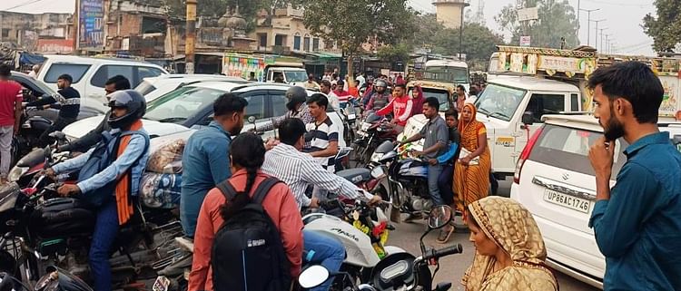 खबर शहर , Hathras News: सड़क की चल रही मरम्मत, अलीगढ़- आगरा हाइवे पर जाम में फंसे लोग – INA खबर शहर , Hathras News: सड़क की चल रही मरम्मत, अलीगढ़- आगरा हाइवे पर जाम में फंसे लोग – INA