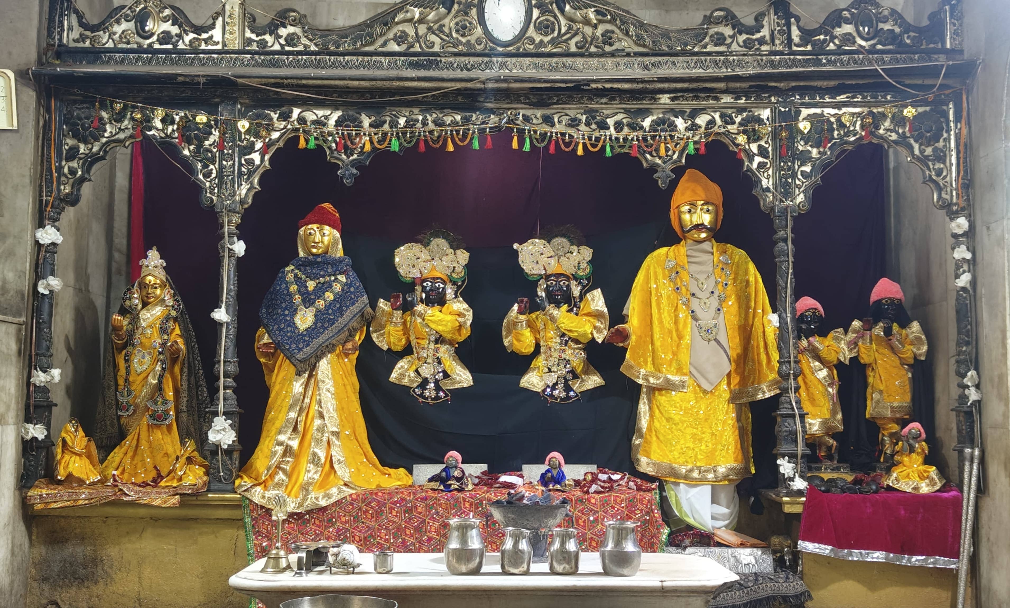 Shri Krishna Famous Temples: मथुरा से द्वारका तक, श्रीकृष्ण की जीवन यात्रा से जुड़े 9 अद्भुत तीर्थ स्थल Lord Shri Krishna Famous Temples 9 Pavitra Sthal Yatra guide in hindi