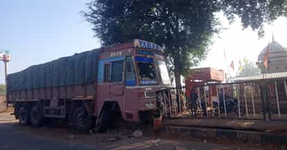 Four road accidents on New Year's night, one died and four others were in critical condition