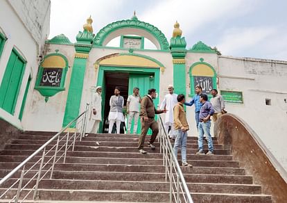 संभल में अलर्ट: जुमे की नमाज को लेकर चाैकसी, अतिरिक्त फोर्स की तैनाती, मुरादाबाद मंडल में पुलिस गश्त तेज Sambhal: Vigilance regarding Friday prayers, police patrolling intensified in Moradabad division