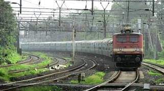 Railway: ट्रेन में 80 रुपए से मिलेगा वेज खाना,ये है मेन्यू; ज्यादा रेट लगाने पर यात्री यहां कर सकेंगे शिकायत Railways Veg food will be available in train for 80 rupees, this is the menu