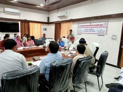 Sirohi News: जिला विकास समिति बैठक, सांसद लुंबाराम बोले- अधिकारी जनप्रतिनिधियों के साथ मिलकर करें विकास कार्य Sirohi News: District Development Committee meeting chaired by MP Lumbaram Chaudhary