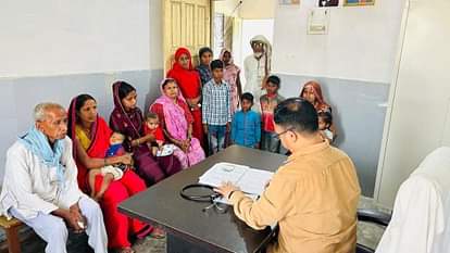 Siddharthnagar News: खांसी-बुखार के साथ पेट के मरीजों की लंबी हुई कतार Long queue of patients suffering from cough and fever and stomach ailments