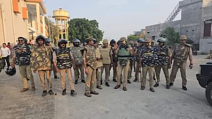 Ambedkar Nagar News: दिन में हुई मॉक ड्रिल, रात में सायरन बजते ही ब्लैक आउट Mock drill was conducted during the day, blackout occurred as soon as the siren sounded at night