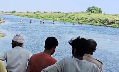 Etah News: नदी में तलाशती रही पुलिस टीम, नशा उतरने पर घर पहुंचा युवक The police team kept searching in the river, the young man reached home after getting sober