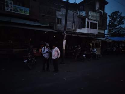 Bulandshahar News: घरों और प्रतिष्ठानों की लाइटें बंदकर किया ब्लैक आउट Black out was done by switching off the lights of houses and establishments