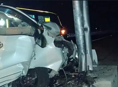 Rajasthan News: कोटा में दिल्ली-मुंबई एक्सप्रेस-वे पर हादसा, खंभे से टकराई अनियंत्रित कार, चार लोगों की मौत Kota News: Uncontrolled car collided with a pole on Delhi-Mumbai Expressway, four people died