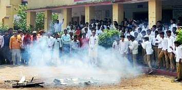 Sultanpur News: सायरन बजते ही फर्श पर लेटे, सुरक्षित स्थान तलाशा Lay on the floor as the siren sounds