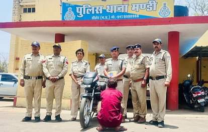 Sehore news: दुष्कर्म में सफल नहीं होने पर गला दबाकर की थी महिला की हत्या, अंधे हत्याकांड का खुलासा Sehore news: When he was not successful in committing the crime, he was strangled to death