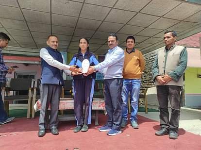 Rampur Bushahar News: पत्र लेखन में मोनिका ने प्रदेश भर में पाया पहला स्थान Monika got first place in the state in writing