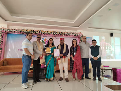 Kangra News: दिव्या मेहता को मिला वेस्ट वोकेशनल टीचर अवार्ड Divya Mehta received the West Vocational Teacher Award