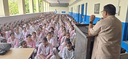 Rewari News: विद्यार्थियों को फैमिली आईडी के करेक्शन की दी जानकारी Students were given information regarding correction of family ID