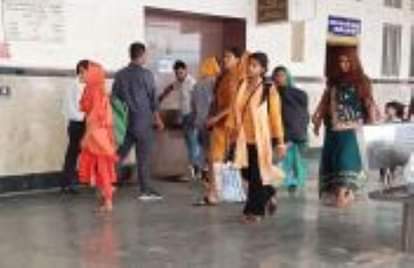 Raebareli News: पौने चार घंटे देर से आई पटना स्पेशल Patna special arrived 4 hours late