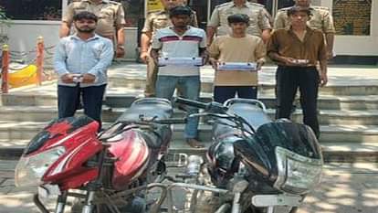 UP: मथुरा पुलिस ने दबोचे चार चोर, दो बाइक और तमंचे बरामद; पूछताछ जारी Two bikes and pistol-cartridges recovered from four thieves