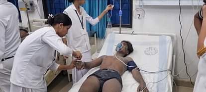 Bihar : जुलूस के दौरान हादसा, हाई वोल्टेज तार की चपेट में कई लोग झूलसे, लोगों ने सड़क जाम कर किया प्रदर्शन Bihar : young man participating in procession died due to electric shock sasaram news