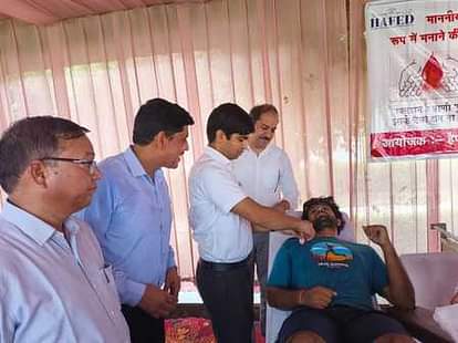 रक्तदान सबसे बड़ा पुण्य का कार्य : डीसी Donating blood is the greatest act of virtue: DC