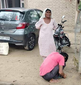 Fatehabad News: बठिंडा से पहुंची मां, सिस्टम ने किया मायूस A mother came from Punjab to get her only son rid of addiction, could not find a doctor and kept wandering