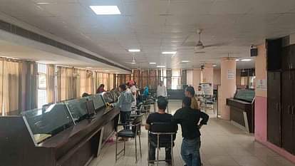 Fatehabad News: रुक-रुककर चला इंटरनेट, ई-दिशा बना इंतजार का केंद्र Internet was working intermittently, E-Disha became the center of waiting