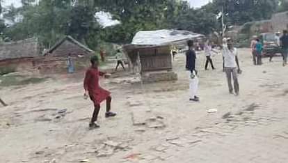 Lakhimpur Kheri News: ताजियेदारों में चले ईंट-पत्थर, दो जख्मी Bricks and stones were thrown at the Tajiadars, two injured