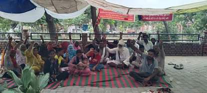 Sirsa News: धरनारत कर्मचारियों व अधिकारियों की बातचीत में नहीं बनी सहमति No agreement reached in talks between protesting employees and officers