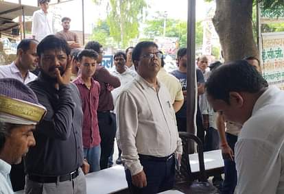 Amethi News: सीएचसी के सामने ही चल रहे थे चार अवैध अल्ट्रासाउंड सेंटर, सील Four illegal ultrasound centers were running in front of CHC, sealed