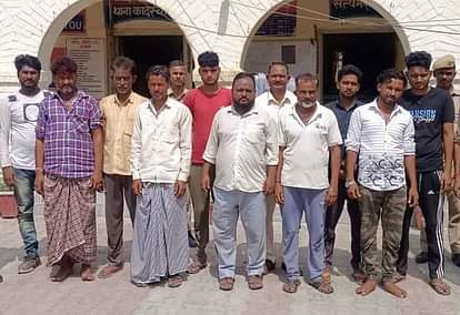 Budaun News: कबूतरबाजी में 47 पर बलवा की धारा में रिपोर्ट, 11 को भेजा जेल 47 booked under rioting section for pigeon racing, 11 sent to jail