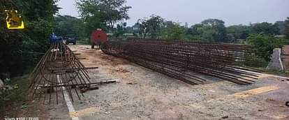 Budaun News: सोत नदी पर पुल के लिए पिलर बनने का काम शुरू Work on building pillars for the bridge on Sot river begins