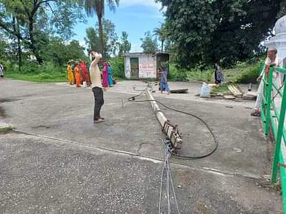 Budaun News: सरसोता में पांच दिन से बिजली आपूर्ति ठप Power supply disrupted in Sarasota for five days