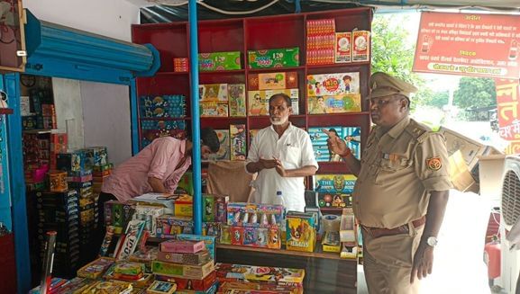 Lucknow 1018 temporary firecracker shops will be set up for five days
