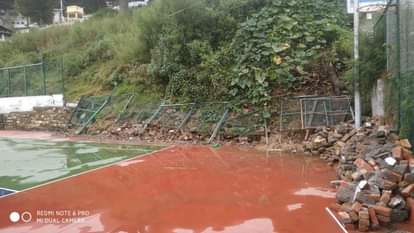Almora News: बास्केटबाल कोर्ट में पड़ी दरारें विकास कार्य की खोल रहीं पोल Cracks in the basketball court are exposing the development work