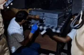 Karnal News: ताला तोड़ घर में घुसे चोर, सोने-चांदी के गहने साफ Thieves broke into the house and stole gold and silver jewellery