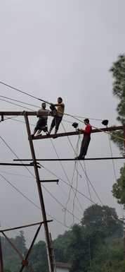Kangra News: तारें टूटने से दर्जनों गांवों में 12 घंटे तक गुल रही बिजली Dozens of villages were without electricity for 12 hours due to broken wires