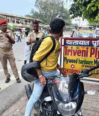 Etah News: 117 वाहनों के 1.31 लाख रुपये के किए चालान Challans of Rs 1.31 lakh issued for 117 vehicles