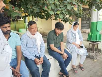 Bulandshahar News: पूर्व ब्लॉक प्रमुख विनोद चौधरी की गला रेतकर हत्या Former block pramukh Vinod Chaudhary murdered by slitting his throat