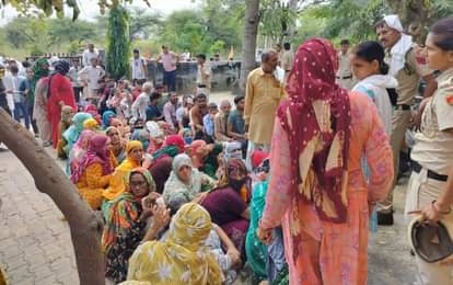 Charkhi Dadri News: खाद के लिए लगी लंबी कतार, पुलिस ने संभाला मोर्चा dap distribited