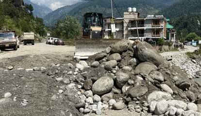 Kullu News: हाईवे पर दो घंटे की छूट में दब गई बागवानों की आवाज The voice of the gardeners was suppressed due to the two-hour relaxation on the highway.